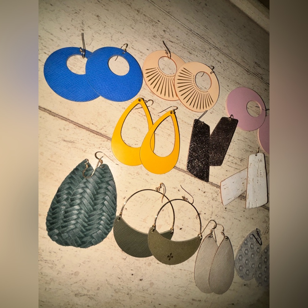 Set of 19 Nickel & Suede earrings. - Picture 10 of 16